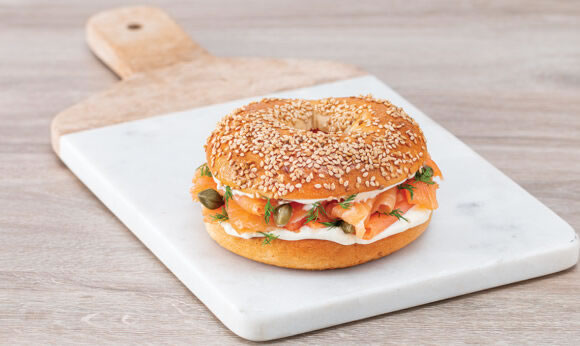 BAGEL CON SALMÓN