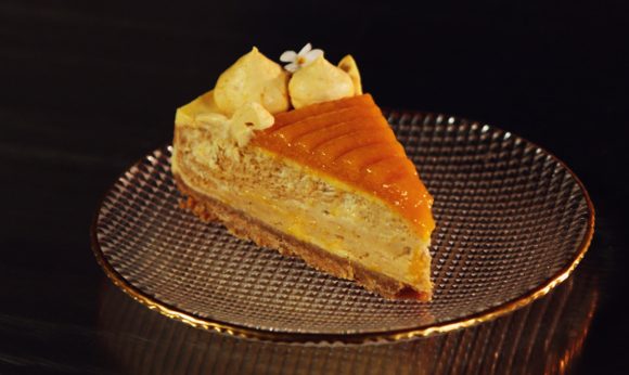 CHEESECAKE DE LÚCUMA, HUESILLO Y HARINA TOSTADA